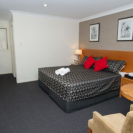The Grapevine Motel Denman Bagian luar foto