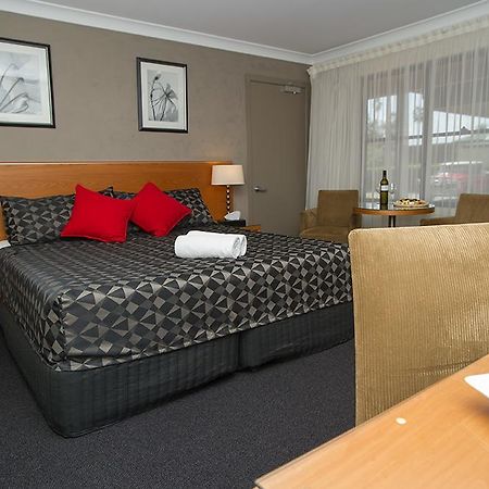 The Grapevine Motel Denman Bagian luar foto